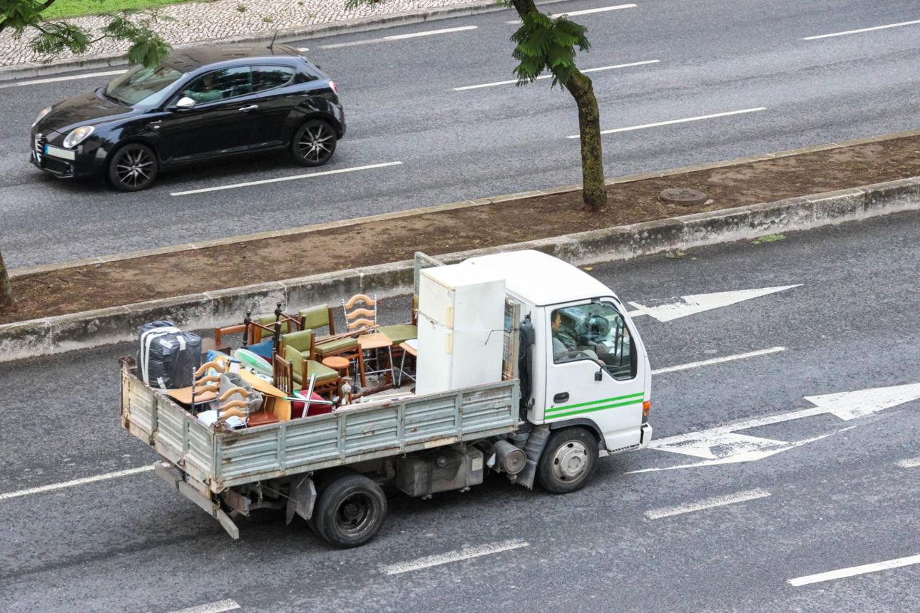 Бус за транспорт на мебели